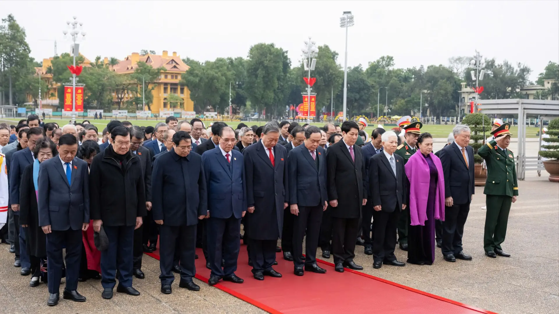 Lãnh đạo Đảng, Nhà nước vào Lăng viếng Chủ tịch Hồ Chí Minh nhân 80 năm Ngày Tổng tuyển cử đầu tiên